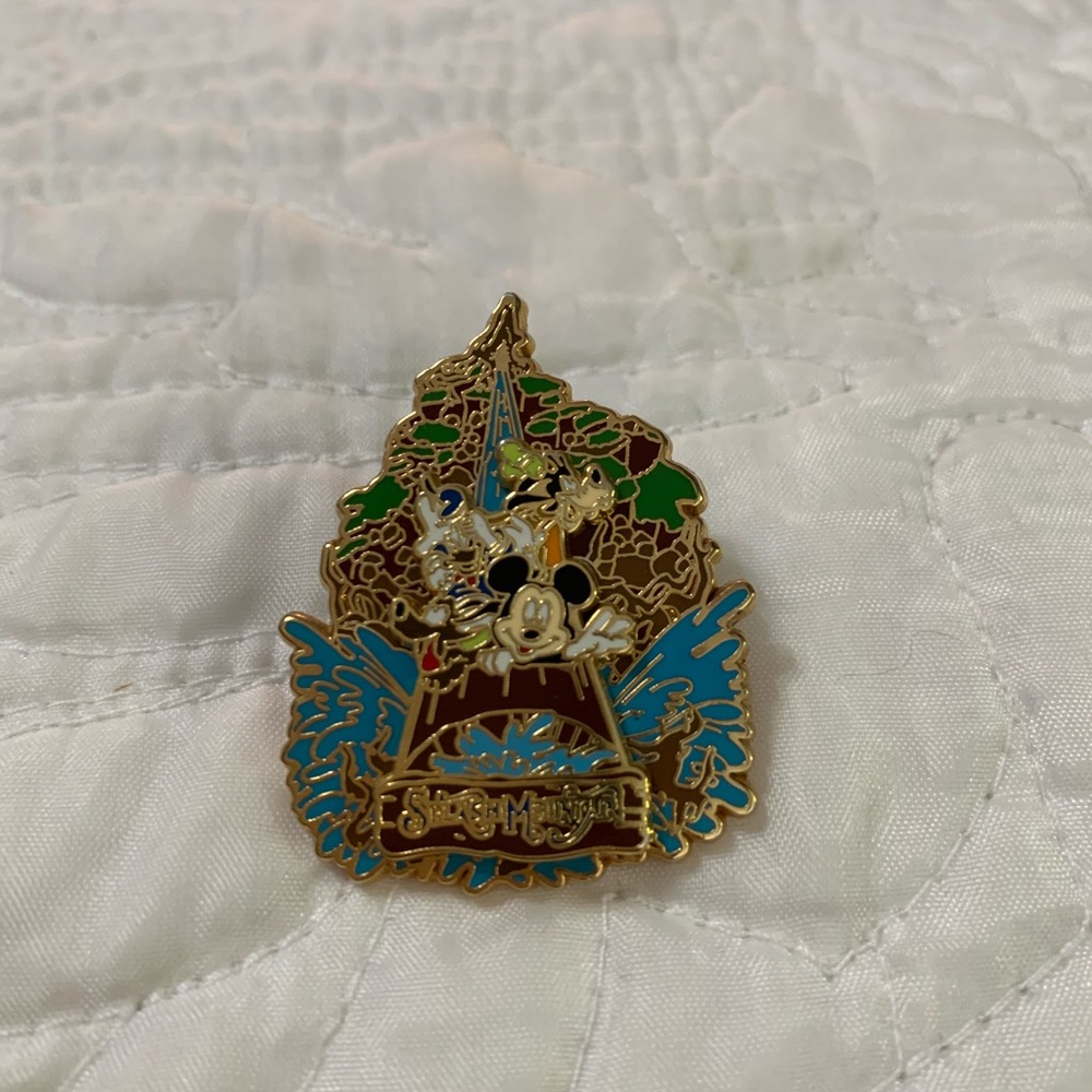 Disney trading pin- splash mountain